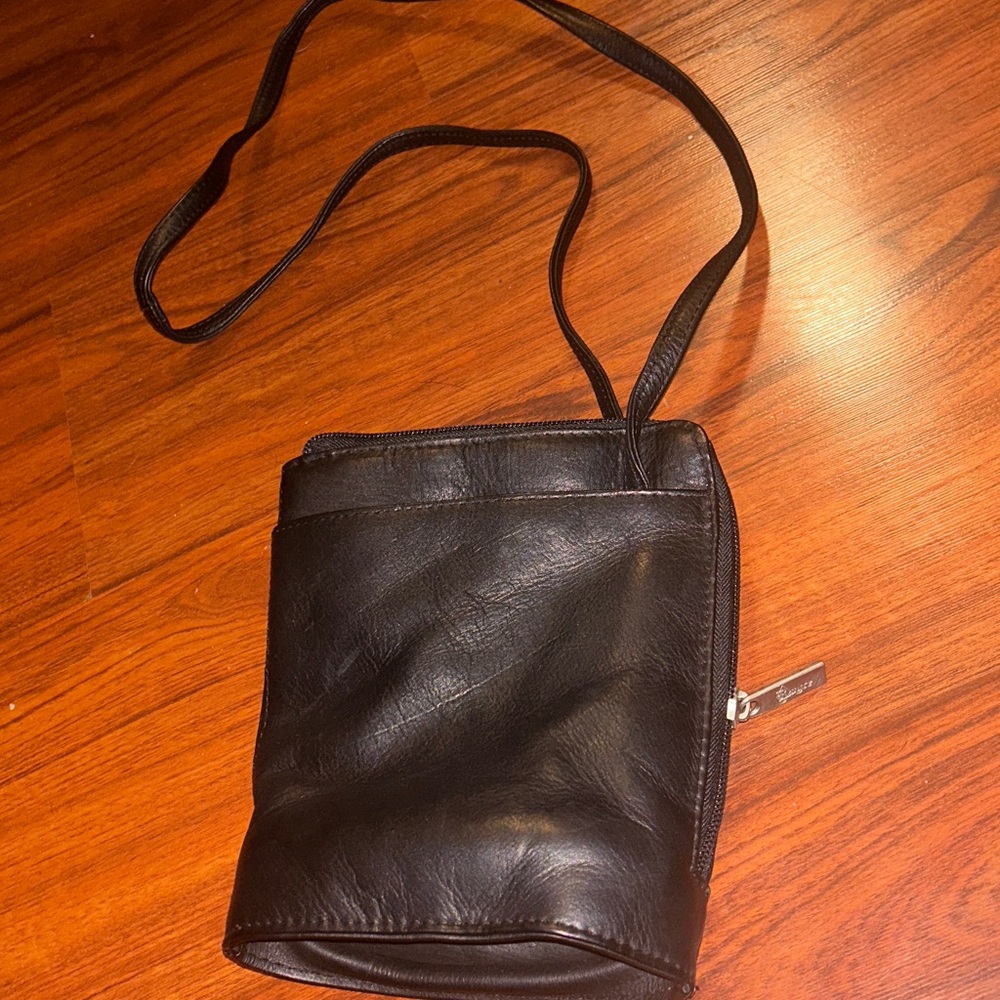 VTG Royce New York Black Leather Crossbody Bag